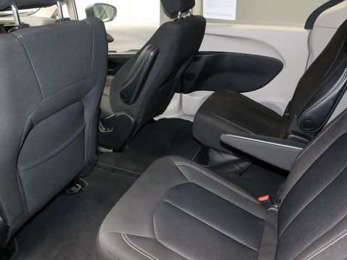Used 2023 Chrysler Voyager LX image 21