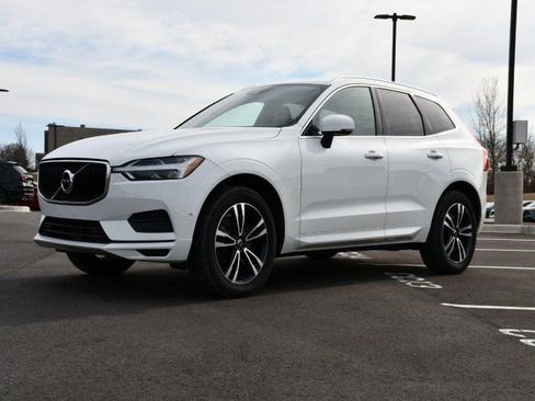 Used 2019 Volvo XC60 T6 Momentum w/ Multimedia Package image 3