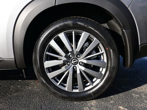 New 2025 Nissan Pathfinder SL image 10