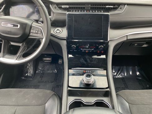 Used 2024 Jeep Grand Cherokee L Laredo image 11