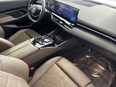 Certified 2024 BMW 530i w/ Convenience Package RWD image 35