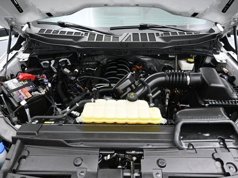 Used 2022 Ford F150 Lariat w/ Equipment Group 502A High AWD/4WD image 8