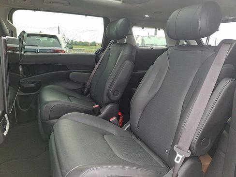 Certified 2025 Kia Carnival SX Prestige FWD image 11