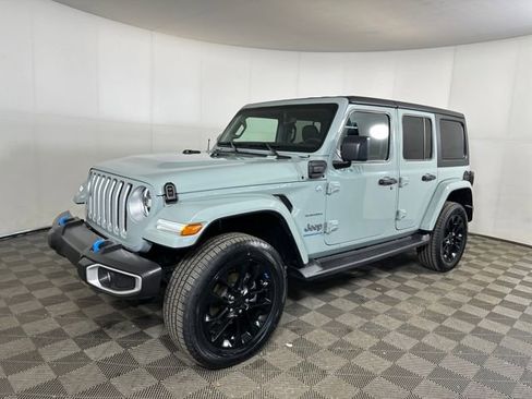 Used 2023 Jeep Wrangler Unlimited Sahara w/ Cold Weather Group image 7