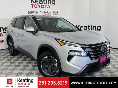 Used 2025 Nissan Rogue SV image 2