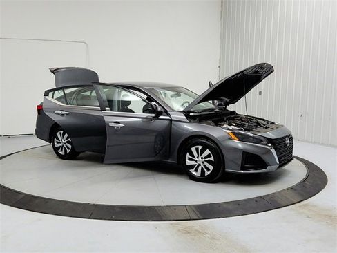Used 2025 Nissan Altima 2.5 S image 9