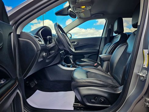 Used 2018 Jeep Compass Latitude w/ Popular Equipment Group AWD/4WD image 11