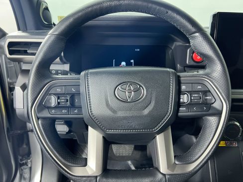 Used 2025 Toyota 4Runner TRD Off-Road Premium AWD/4WD image 15