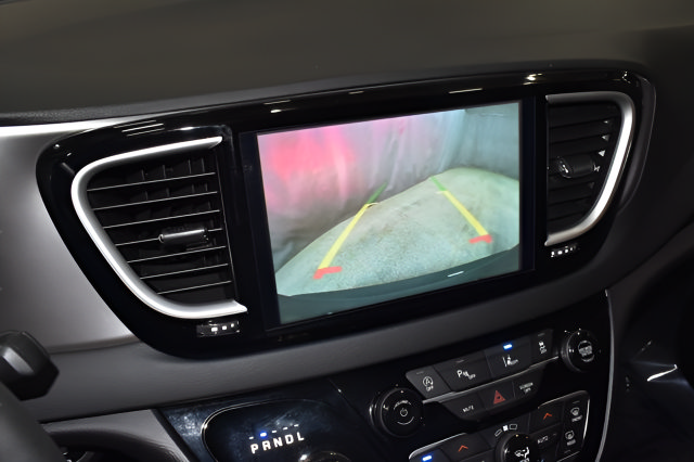 Certified 2025 Chrysler Pacifica Select FWD image 8
