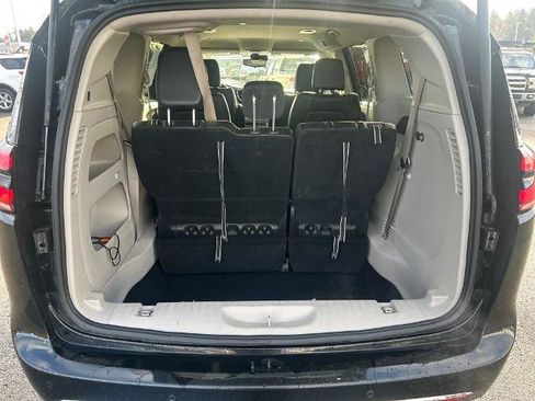 Used 2024 Chrysler Pacifica Touring-L FWD image 33