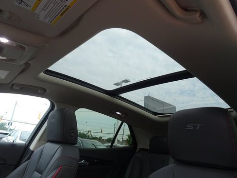 Used 2023 Buick Envision Essence w/ Sport Touring Package FWD image 11