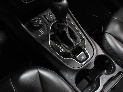 Used 2021 Jeep Cherokee Latitude Plus image 17