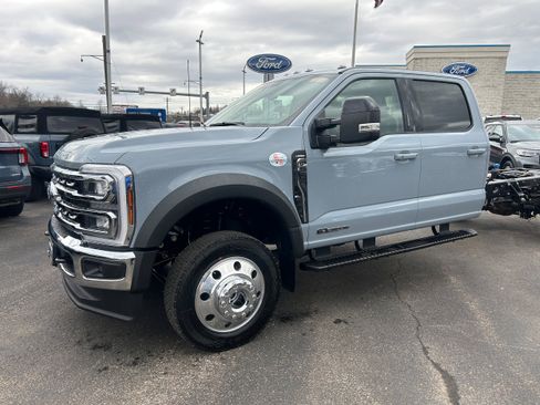 New 2026 Ford F550 4x4 Crew Cab image 17