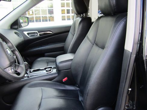 Used 2020 Nissan Pathfinder S AWD/4WD image 13