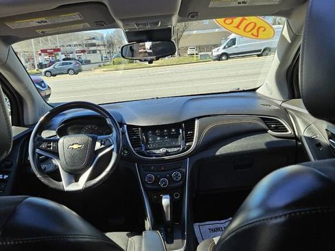 Used 2018 Chevrolet Trax LT w/ Sun & Sound Package image 18