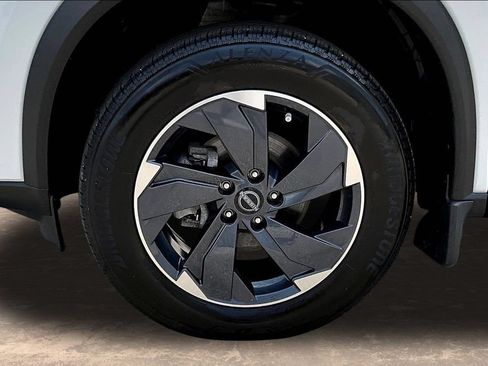 Used 2024 Nissan Rogue SV w/ SV Premium Package AWD/4WD image 36