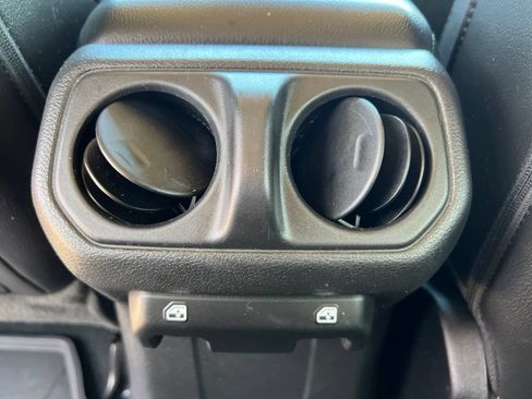 Used 2023 Jeep Wrangler Unlimited Sport AWD/4WD image 19