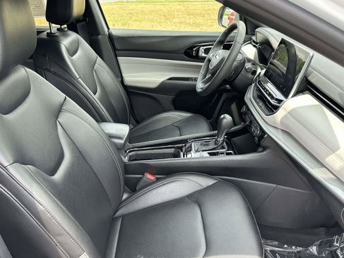 Used 2025 Jeep Compass Limited AWD/4WD image 9