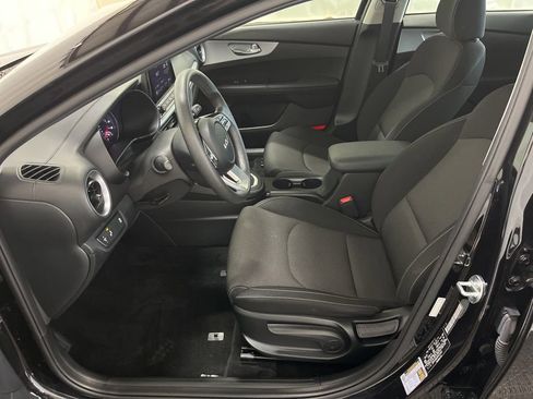 Used 2023 Kia Forte LXS w/ LXS Technology Package FWD image 3