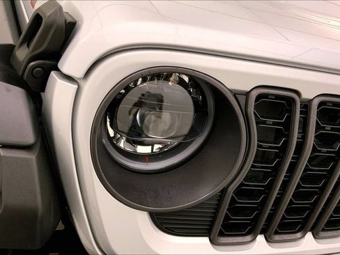Used 2024 Jeep Wrangler Unlimited Rubicon w/ Technology Group AWD/4WD image 25