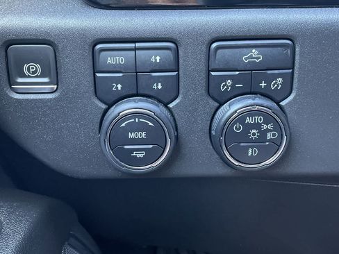 Used 2023 Chevrolet Silverado 1500 LT Trail Boss AWD/4WD image 27