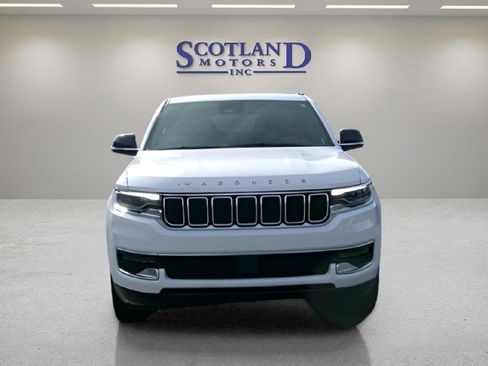 Used 2025 Jeep Wagoneer 4WD image 3
