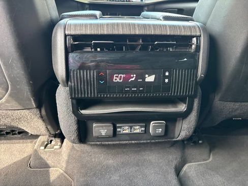 Used 2024 Jeep Wagoneer Series II w/ Flexible Seating Group AWD/4WD image 26