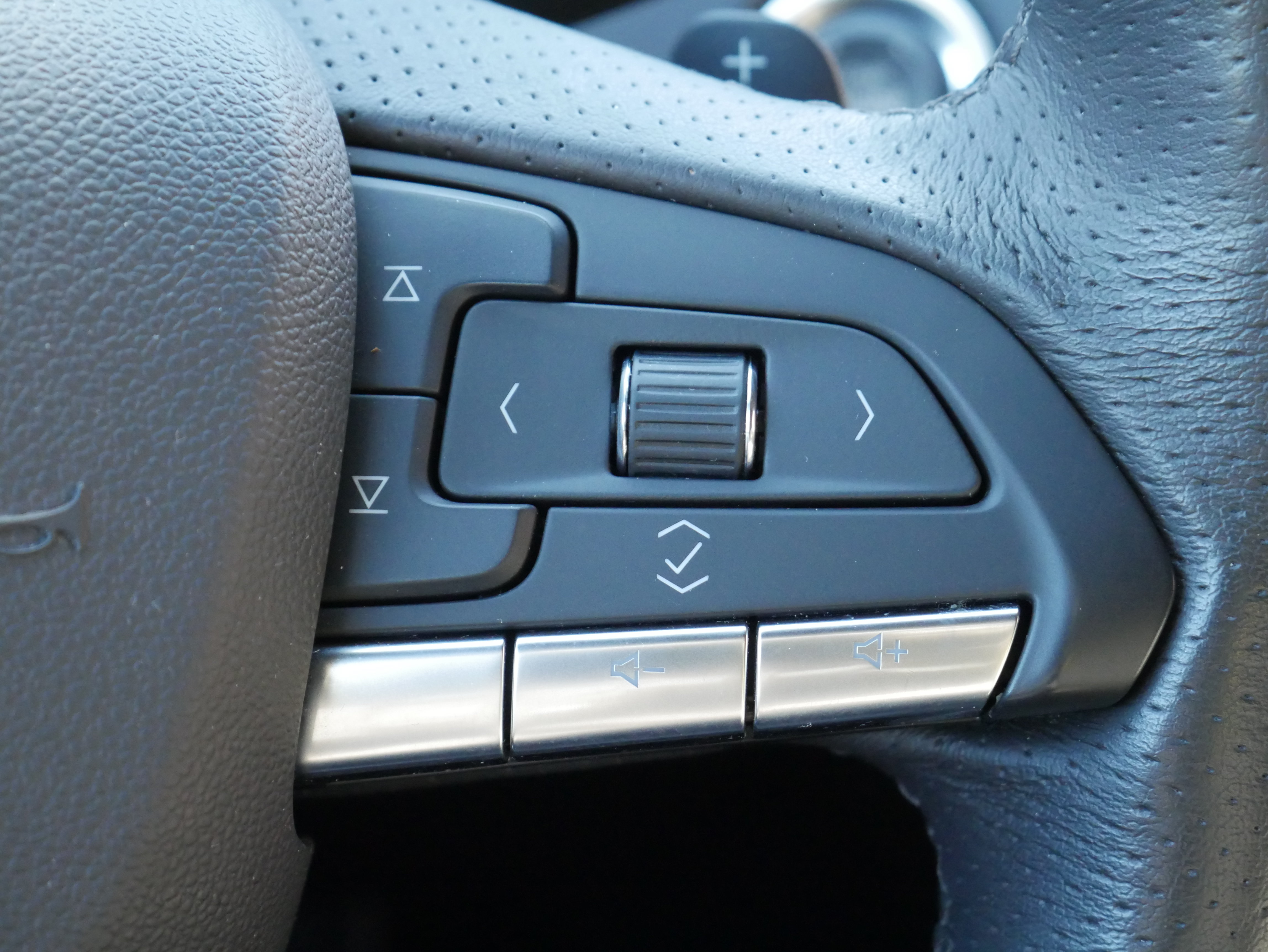 Used 2023 Cadillac XT4 Sport AWD/4WD image 28