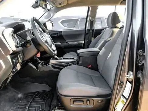 Used 2020 Toyota Tacoma SR5 image 4