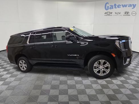 Used 2022 GMC Yukon XL SLE w/ Gmc Pro Safety Plus Package AWD/4WD image 1