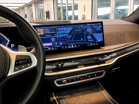 Used 2024 BMW X7 xDrive40i w/ M Sport Package image 7