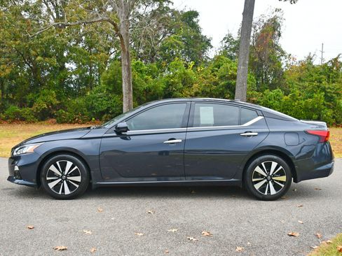 Used 2022 Nissan Altima 2.5 SL image 2