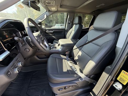 New 2026 GMC Sierra 1500 SLT image 17