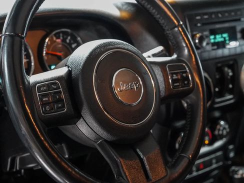 Used 2018 Jeep Wrangler Unlimited Rubicon w/ Connectivity Group AWD/4WD image 20