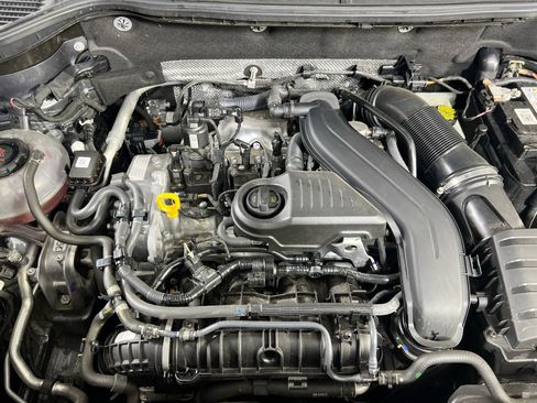 Used 2022 Volkswagen Taos SE FWD image 29