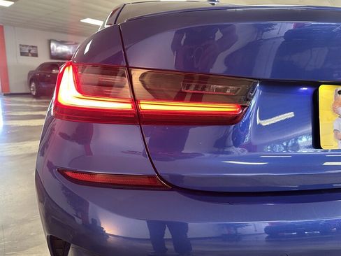 Used 2022 BMW 330i Sedan w/ M Sport Package image 19