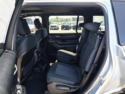 New 2025 Jeep Grand Cherokee L Laredo w/ Luxury Tech Group I image 16