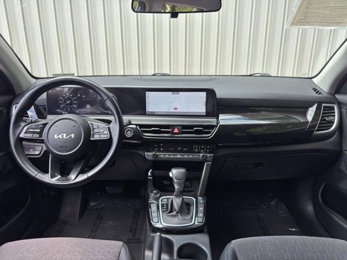 Used 2024 Kia Seltos S AWD/4WD image 11