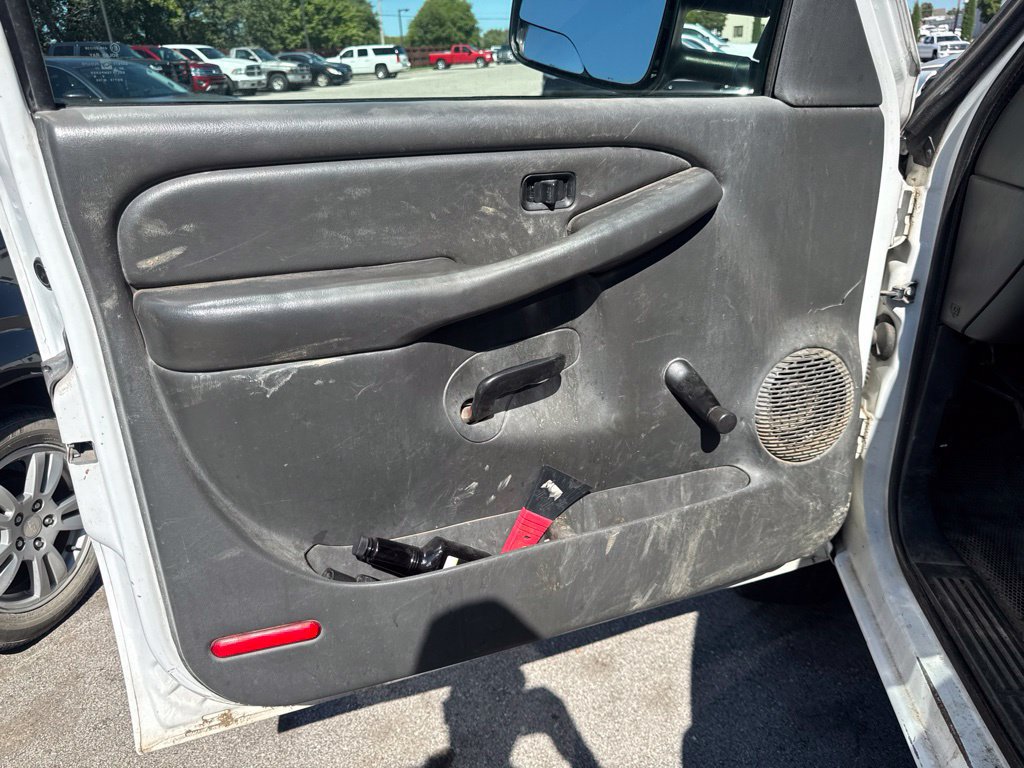 Used 2005 Chevrolet Silverado 2500 W/T w/ Skid Plate Package AWD/4WD image 11