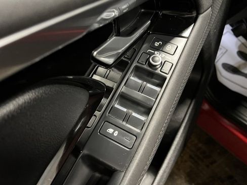 Used 2020 Land Rover Range Rover Evoque S image 13