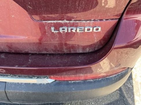 Used 2023 Jeep Grand Cherokee L Laredo image 4