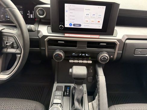 Used 2025 Toyota 4Runner SR5 AWD/4WD image 26