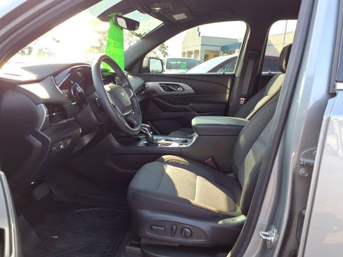 Used 2023 Chevrolet Traverse LT FWD image 17