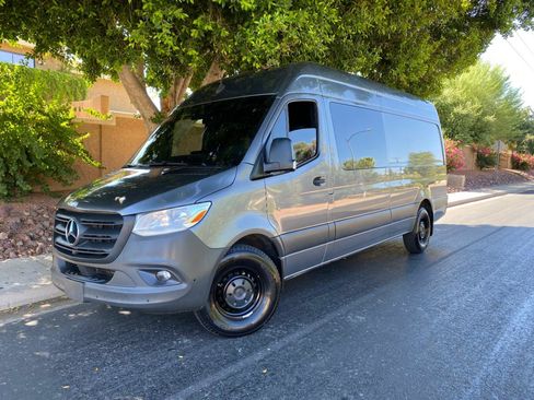 Used 2021 Mercedes-Benz Sprinter 2500 image 53
