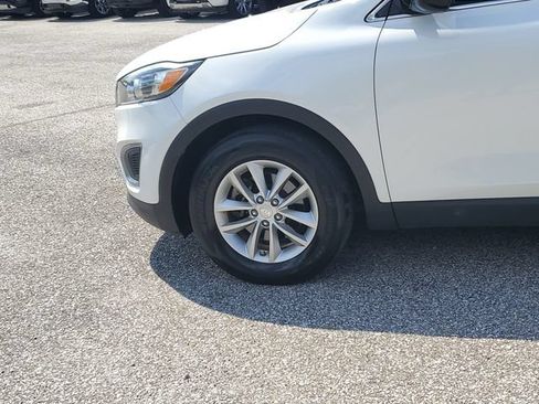 Used 2017 Kia Sorento LX FWD image 8