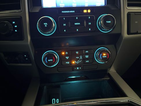 Used 2021 Ford F350 Lariat image 16