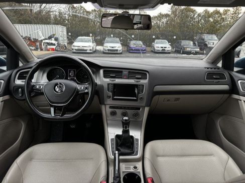 Used 2015 Volkswagen Golf S image 27