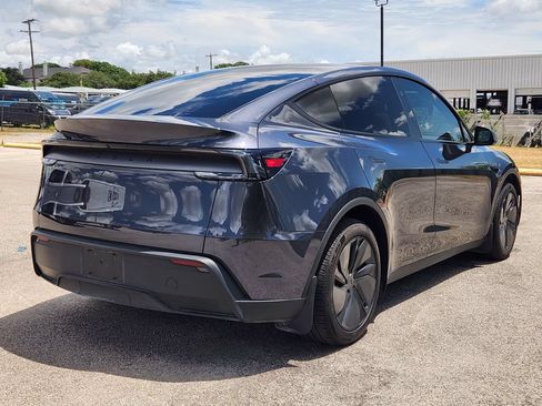 Used 2026 Tesla Model Y 2WD image 4