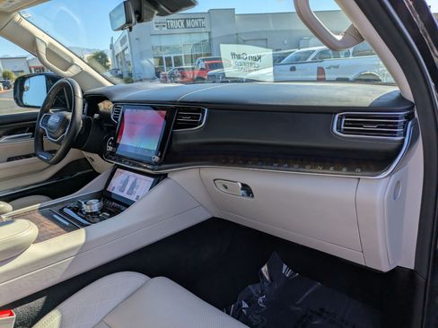 Used 2023 Jeep Grand Wagoneer Series II AWD/4WD image 34