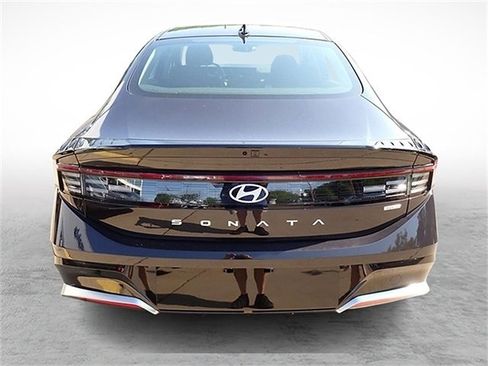 New 2025 Hyundai Sonata SEL image 3
